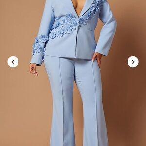 Elegant Blue Women's Pantsuit with Floral Detailing